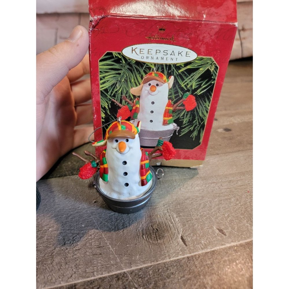 Hallmark playful snowman 1999 Mittens ornament xmas